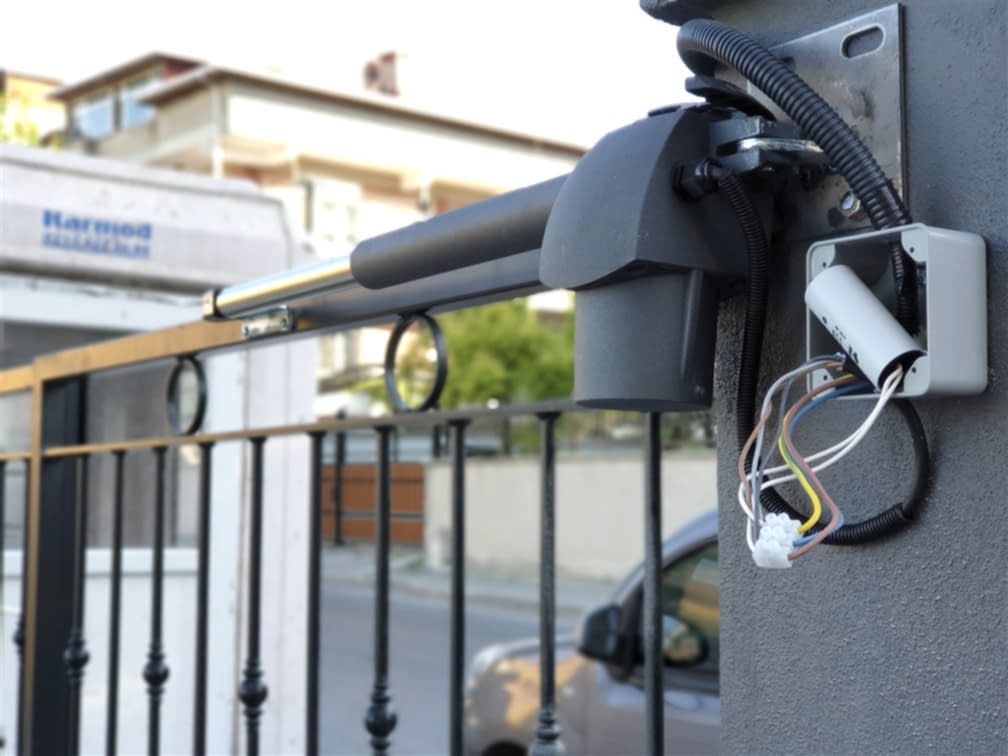 Genius G-Bat İtalyan Kanatlı Kapı Motoru